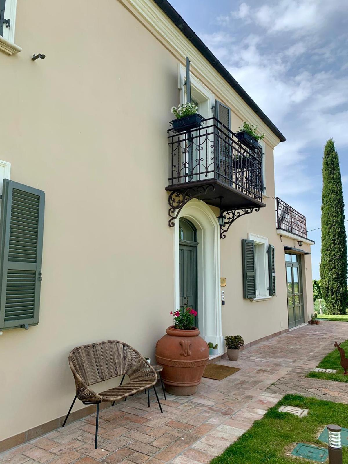 Palazzo Gessi Room And Breakfast Borghi Exterior photo