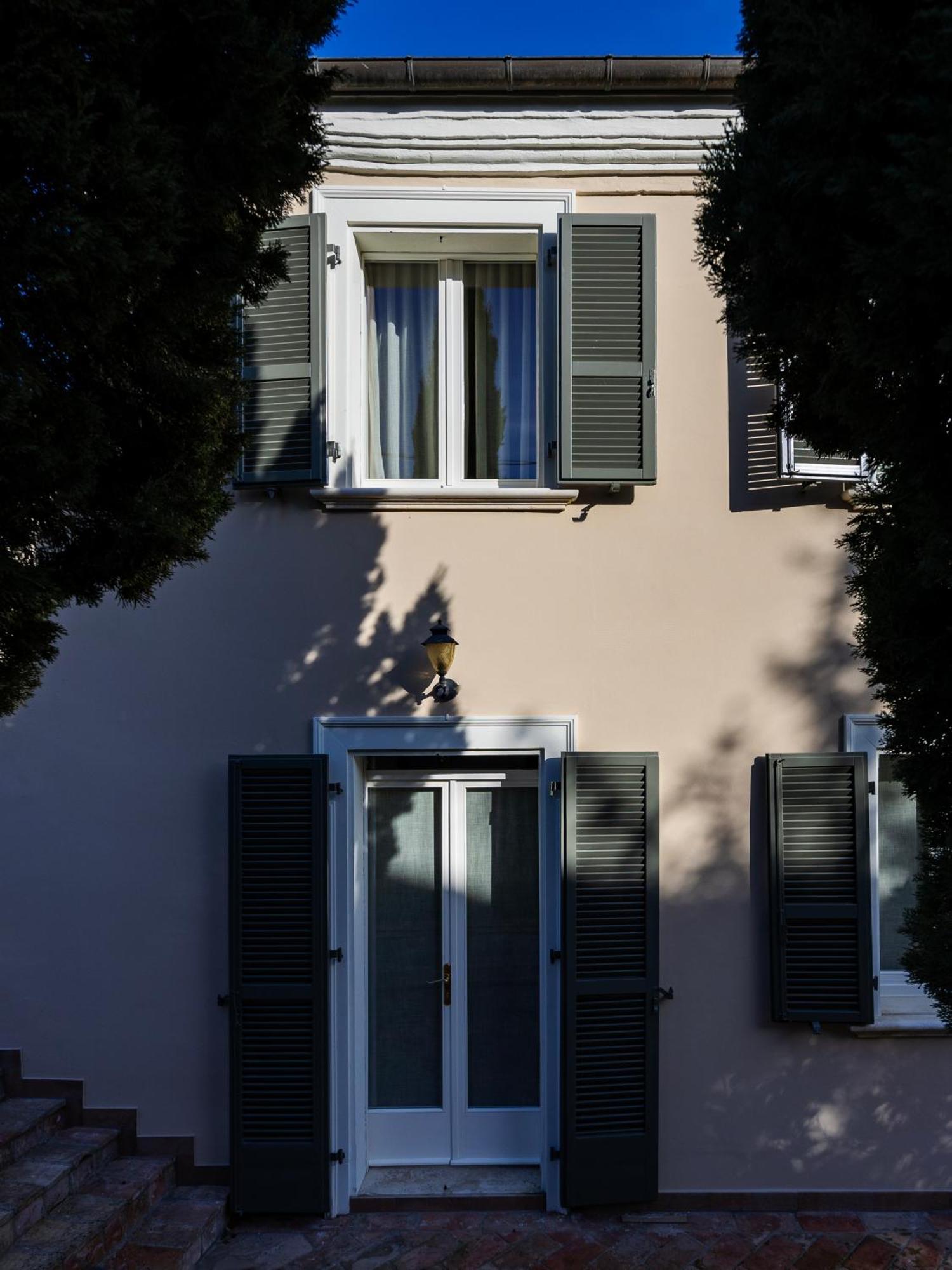 Palazzo Gessi Room And Breakfast Borghi Exterior photo