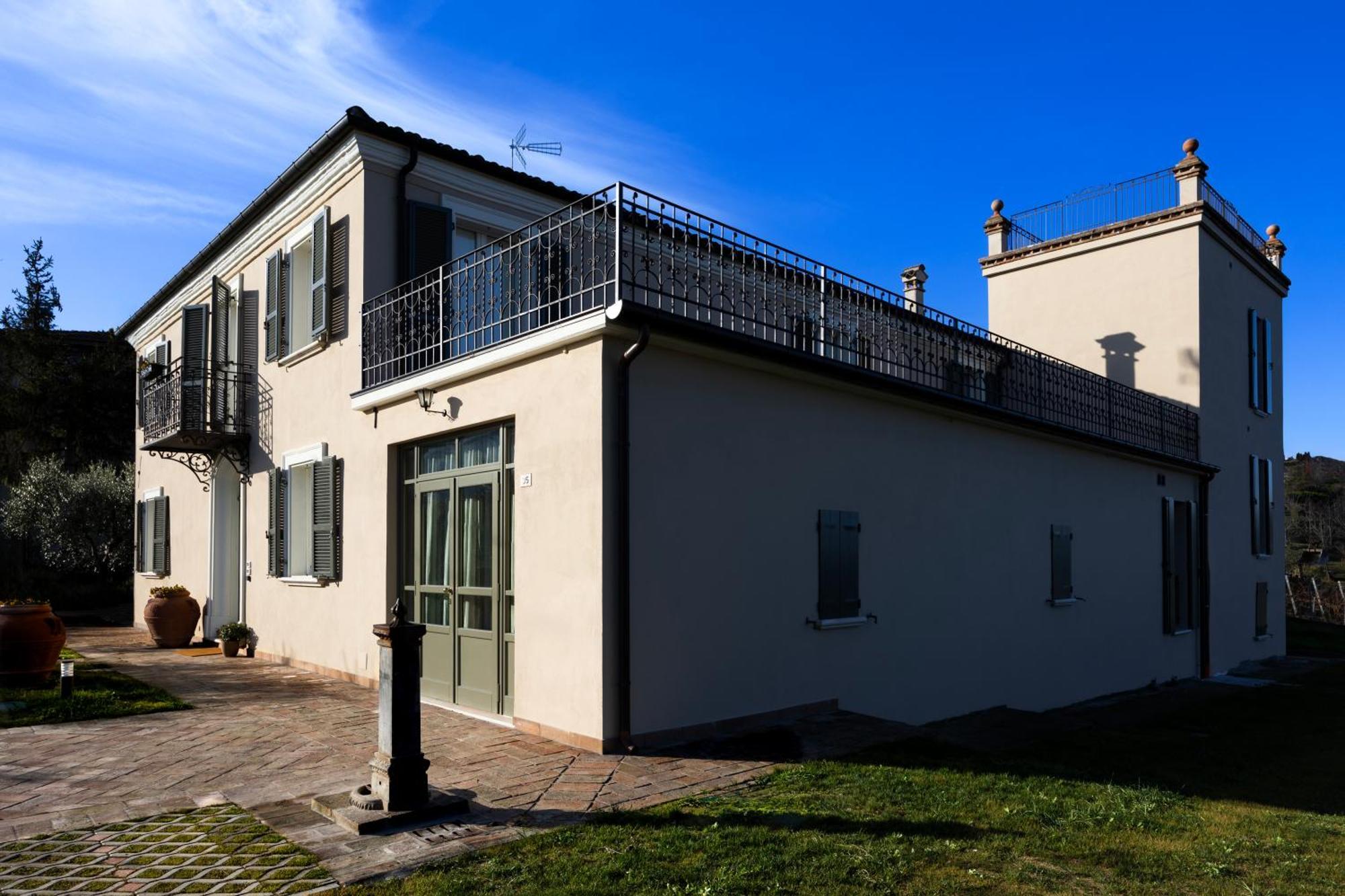 Palazzo Gessi Room And Breakfast Borghi Exterior photo