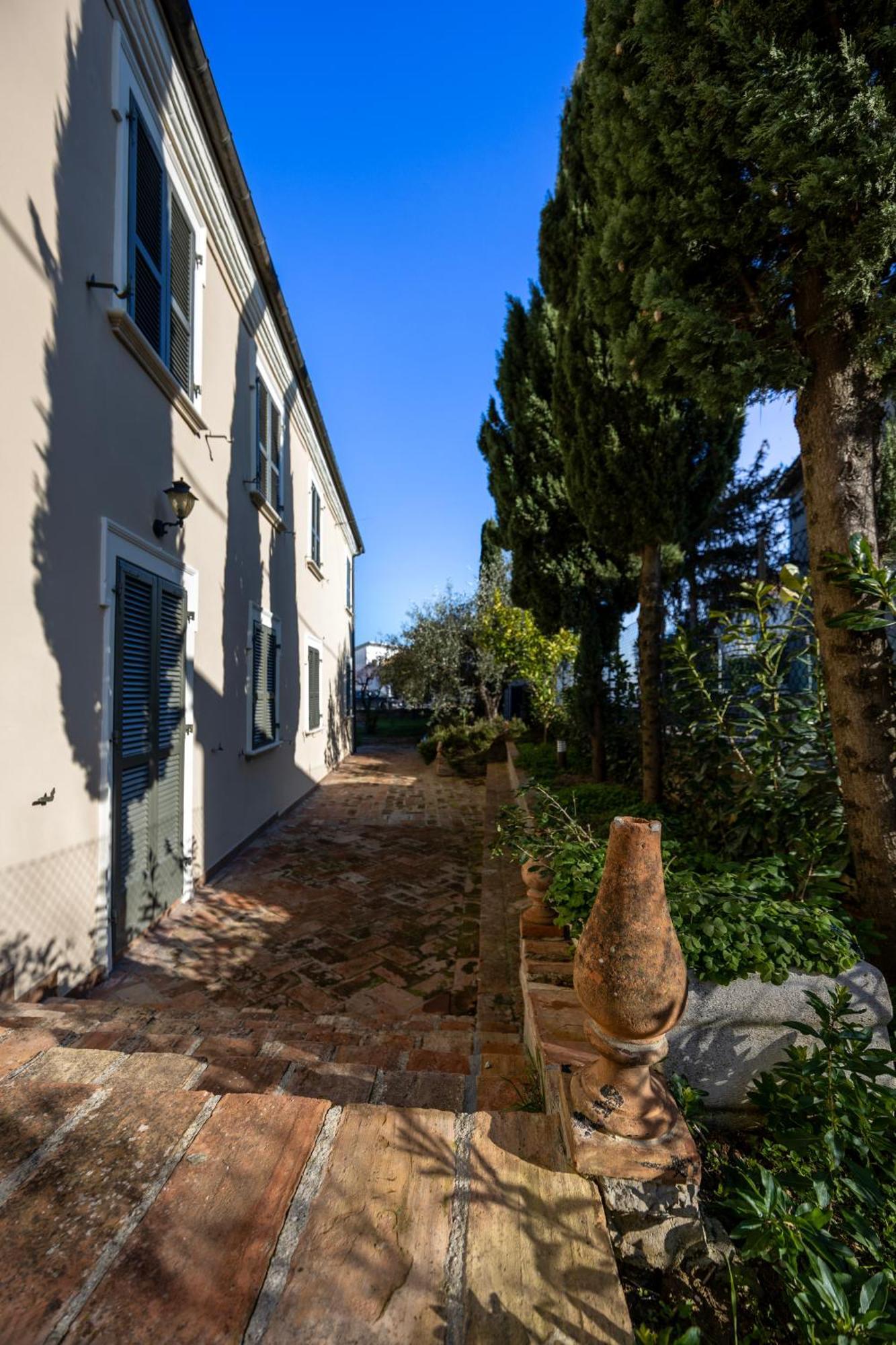 Palazzo Gessi Room And Breakfast Borghi Exterior photo