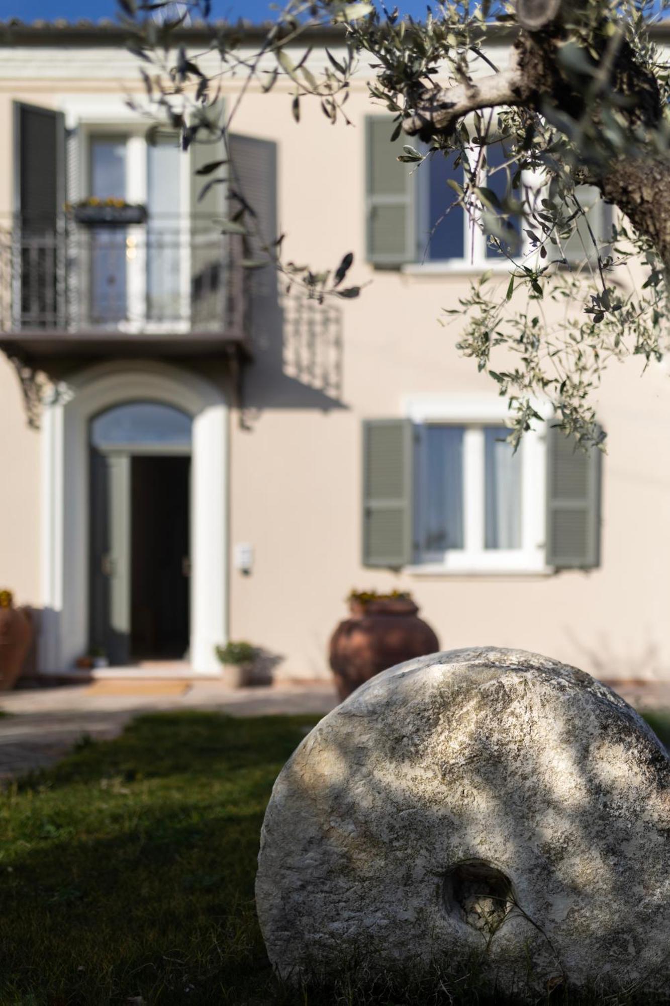 Palazzo Gessi Room And Breakfast Borghi Exterior photo