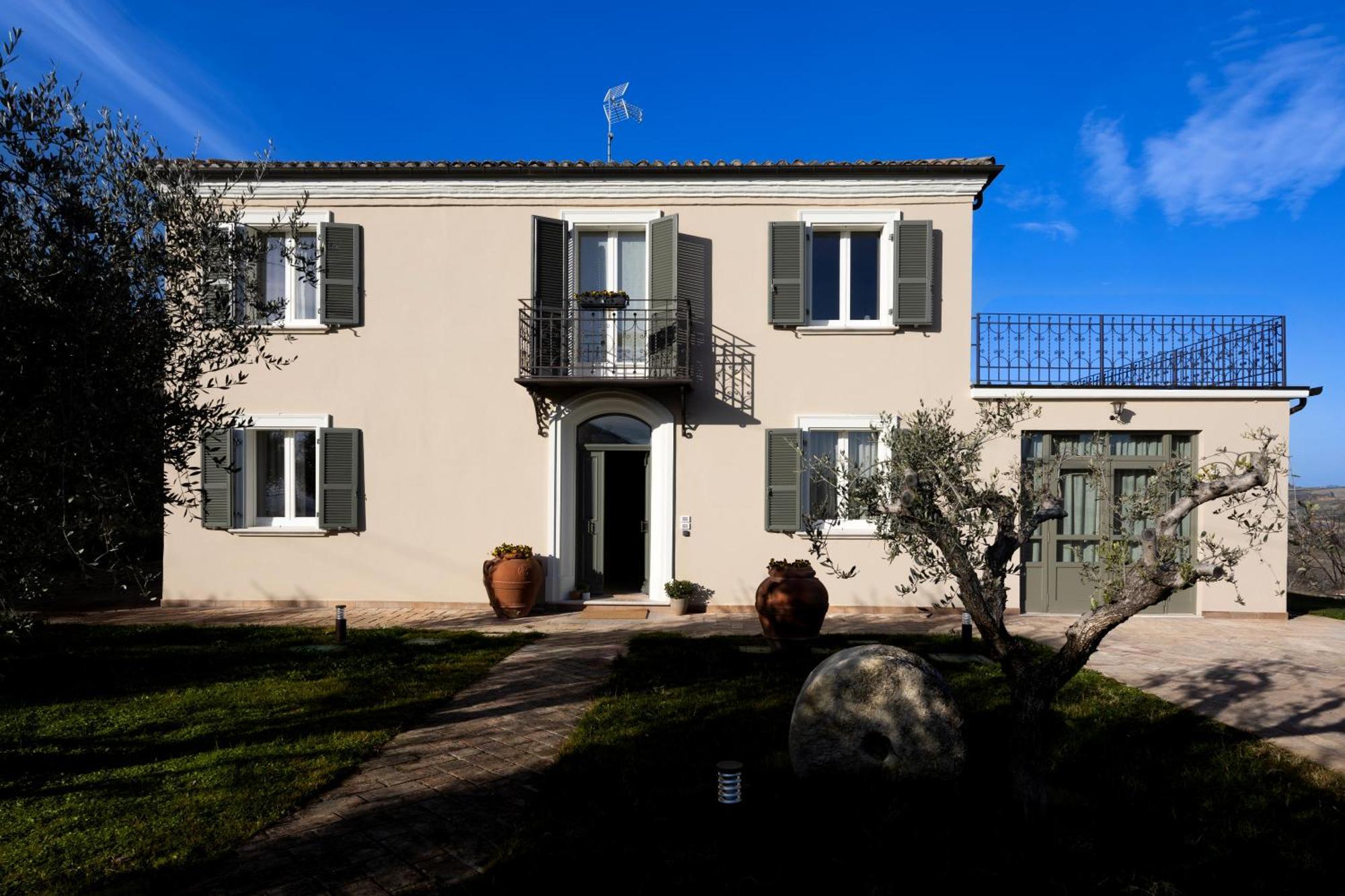 Palazzo Gessi Room And Breakfast Borghi Exterior photo