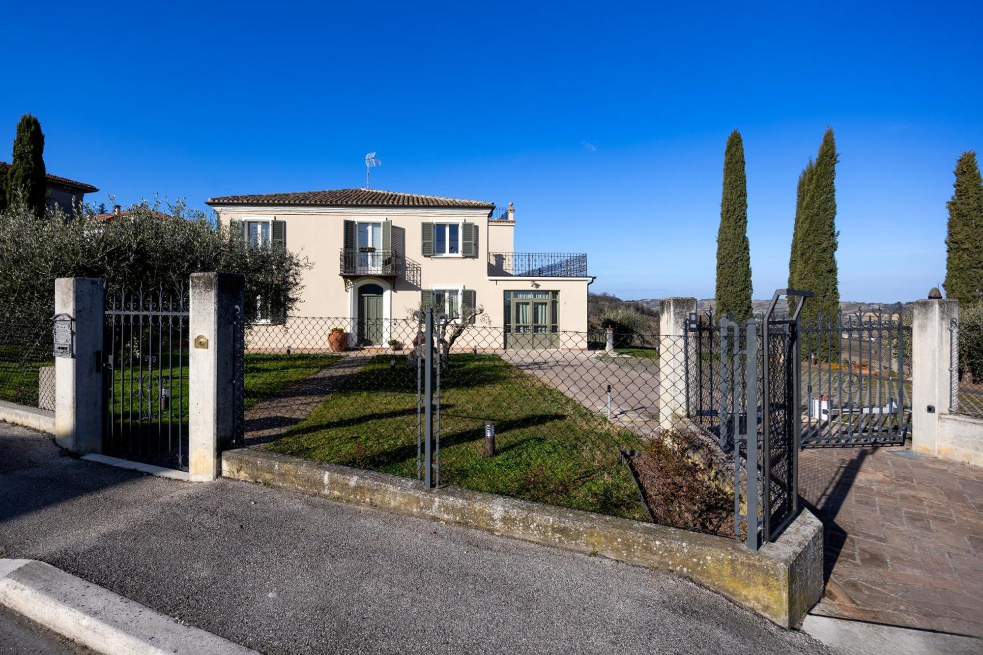 Palazzo Gessi Room And Breakfast Borghi Exterior photo